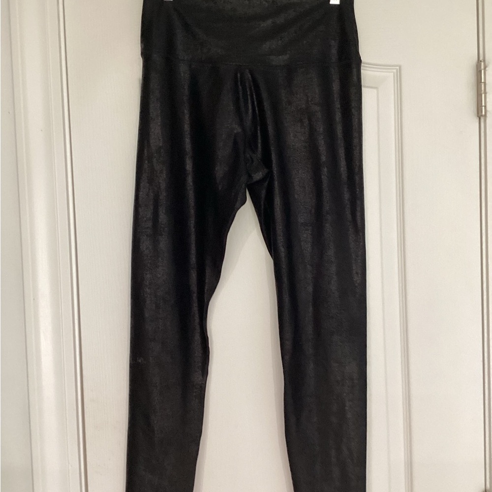 Scorpio Sol Shimmering Black Leggings